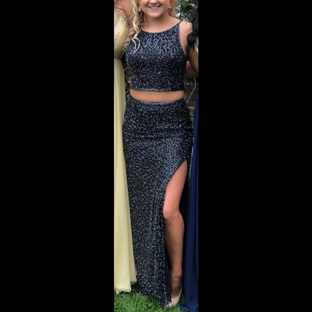 Prom or formal dress - Picture 1 of 3